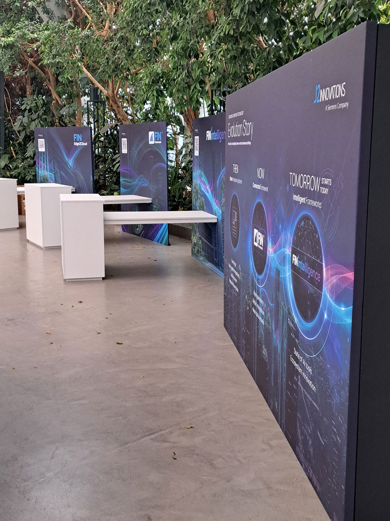 Progettazione stand fieristici innovativi: strutture integrate e segnaletica personalizzata per J2 Innovations - 1