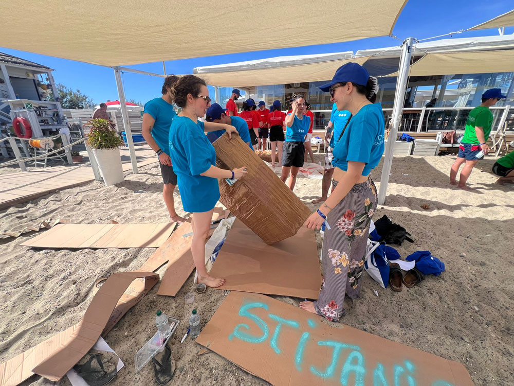 Carton boat in riva al mare: un team building dinamico e coinvolgente per tutta l'azienda - 6