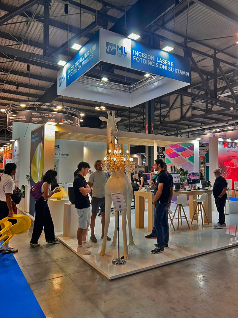 Allestimento stand espositivo su misura: design da galleria d'arte per ML Engraving - 1