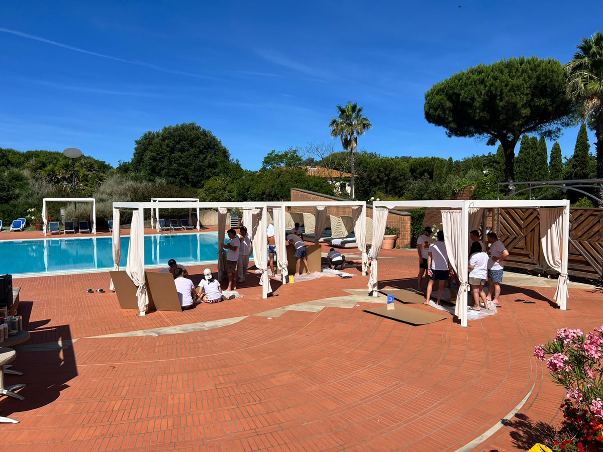 Incentive estivo in Toscana per CBRE con carton boat e visita a una cantina locale - 6