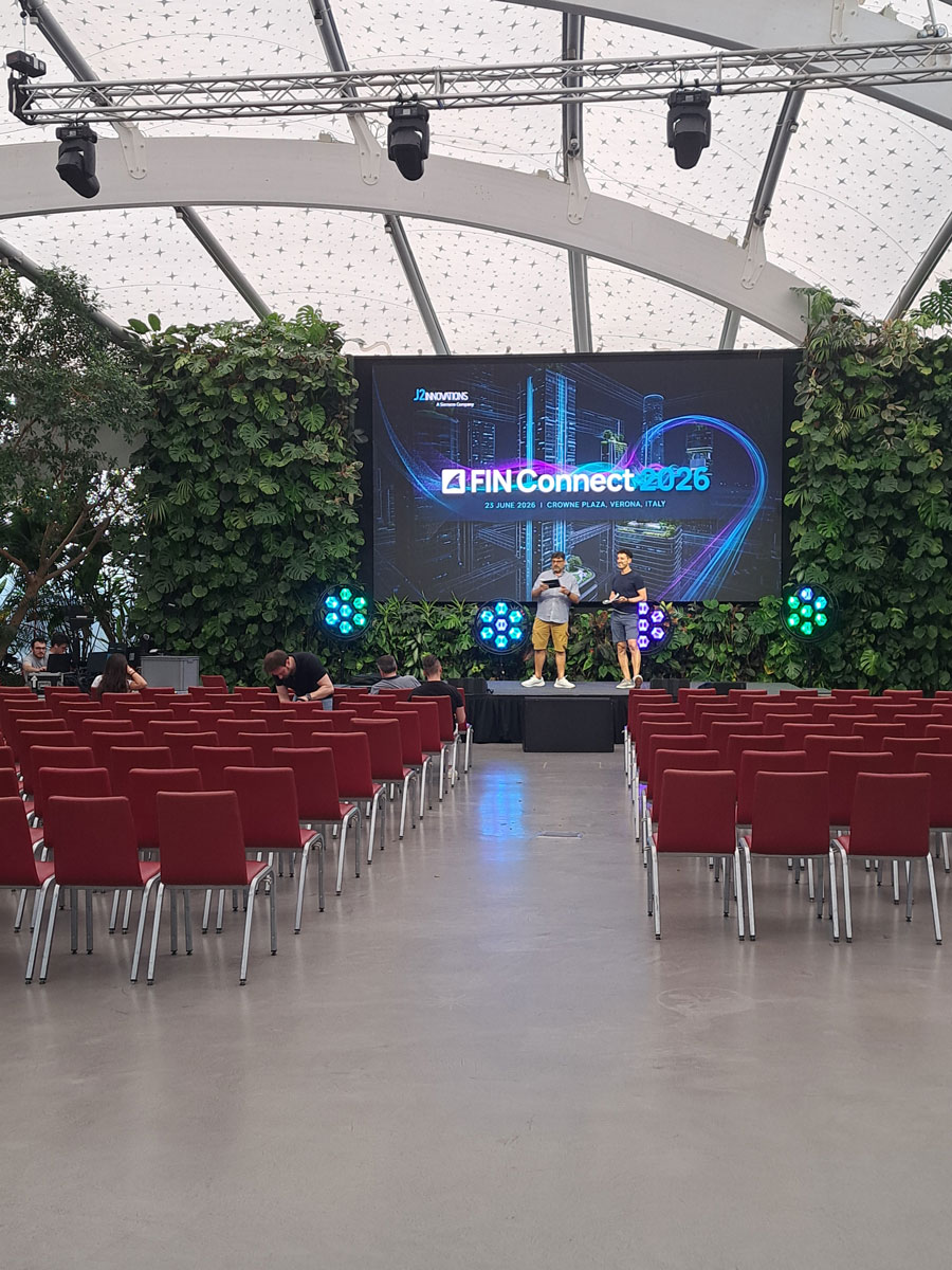 Progettazione stand fieristici innovativi: strutture integrate e segnaletica personalizzata per J2 Innovations - 6