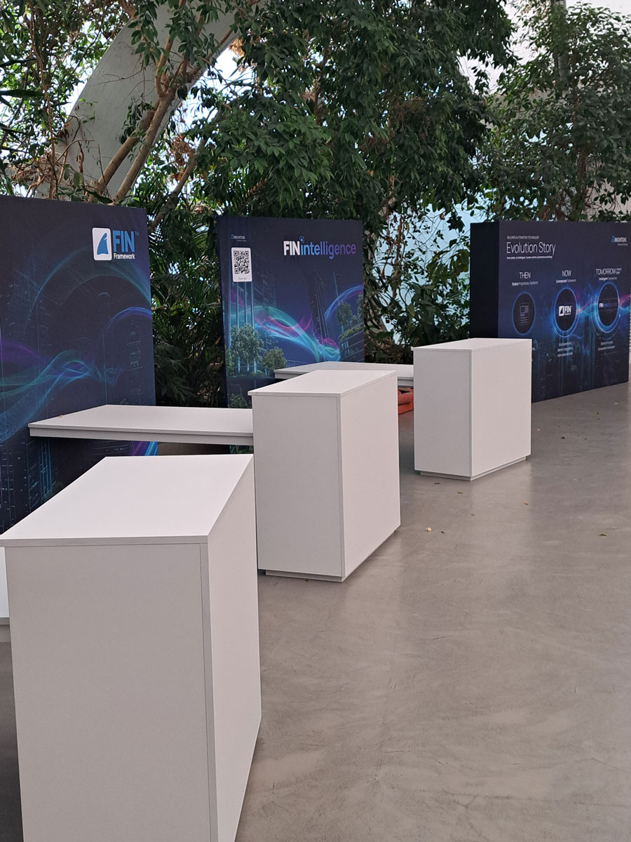 Progettazione stand fieristici innovativi: strutture integrate e segnaletica personalizzata per J2 Innovations - 4