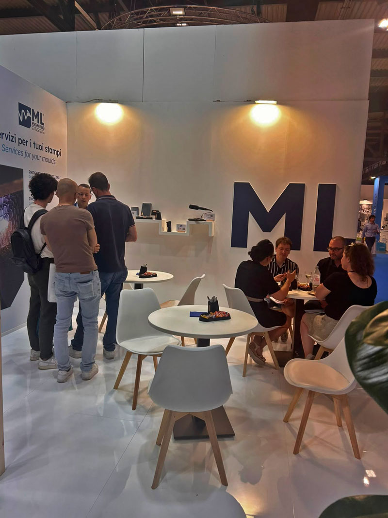 Allestimento stand espositivo su misura: design da galleria d'arte per ML Engraving - 0