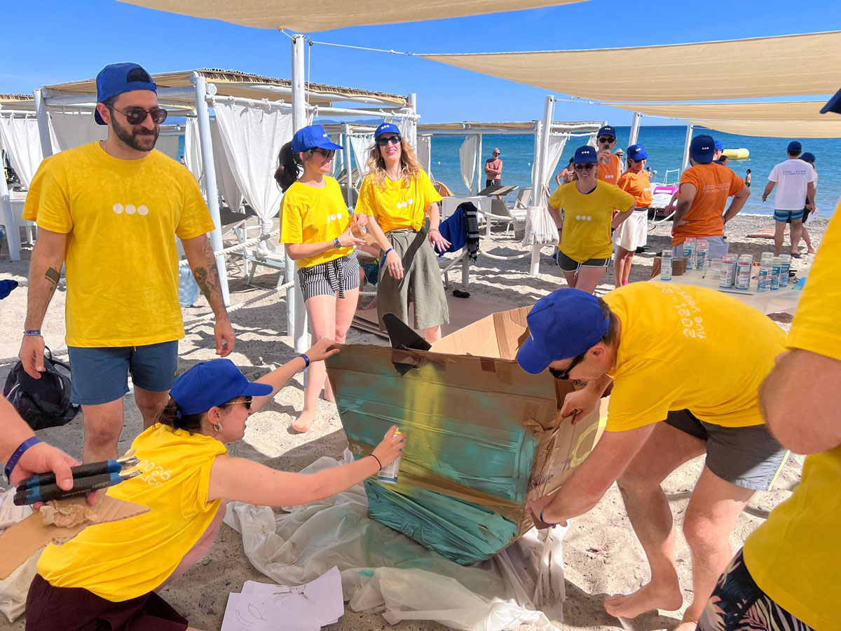 Carton boat in riva al mare: un team building dinamico e coinvolgente per tutta l'azienda - 3