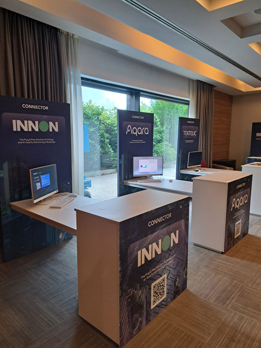 Progettazione stand fieristici innovativi: strutture integrate e segnaletica personalizzata per J2 Innovations - 3