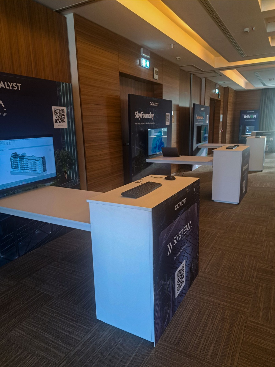 Progettazione stand fieristici innovativi: strutture integrate e segnaletica personalizzata per J2 Innovations - 2