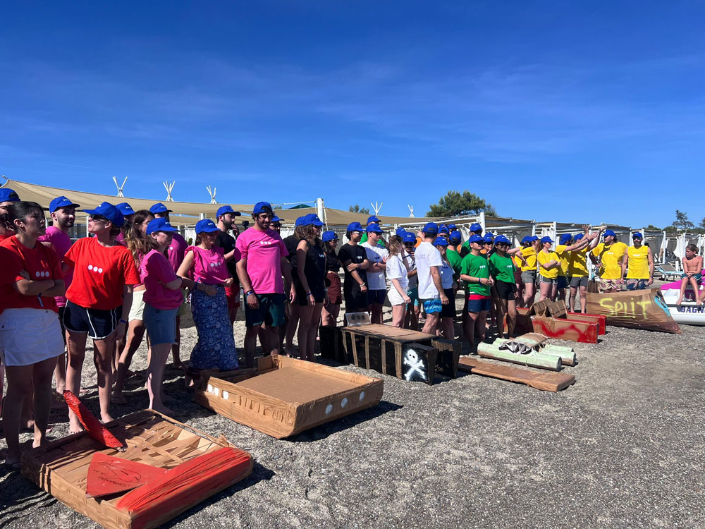 Carton boat in riva al mare: un team building dinamico e coinvolgente per tutta l'azienda - 8