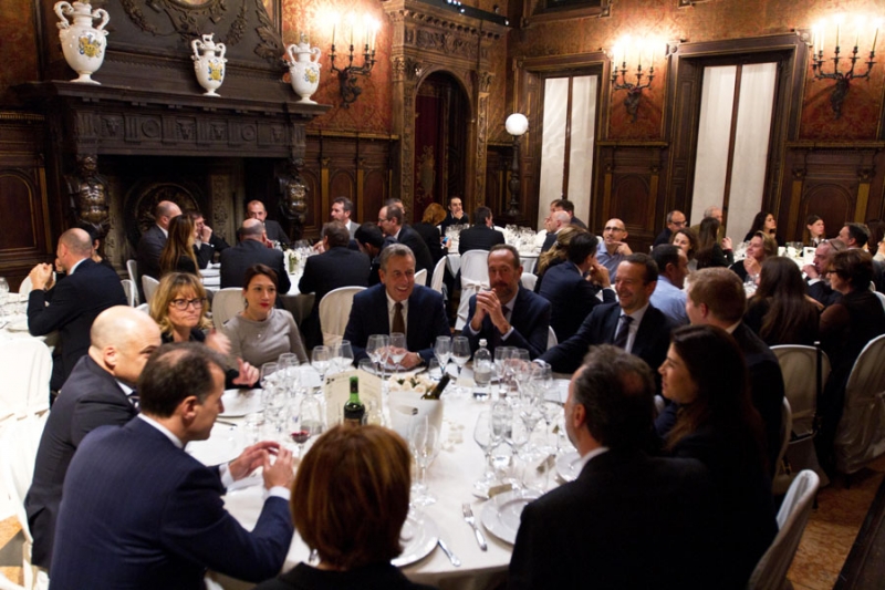 为SB Italy Spa客户组织圣诞晚餐 - 11