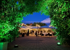 Un evento aziendale organizzato per Espo&Cartotec in una location storica alle porte di Milano, perfetta per unire classe, eleganza e prestigio, rispettando il budget