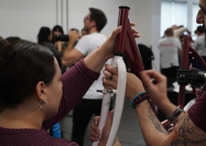 Un'esperienza di team building a Milano che ha unito collaborazione, valore sociale e coinvolgimento.