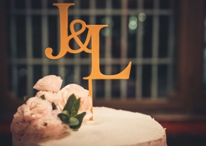Coordinamento completo di un matrimonio esclusivo vicino a Milano, tra catering d'eccellenza, musica dal vivo e gestione impeccabile dei fornitori.