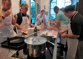 Abbiamo organizzato un'attività di team cooking per Beckman Coulter in un moderno loft nel cuore di una nota zona di Milano.